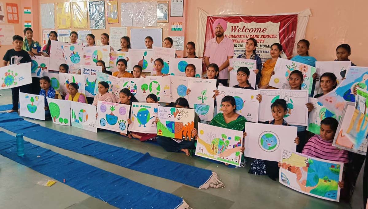 विद्यार्थियों की पेंटिंग एवं स्लोगन प्रतियोगिता आयोजित की गई